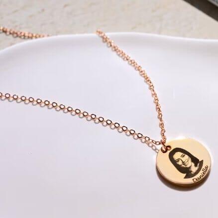 Custom Portrait Circle Pendant necklace - Capsul